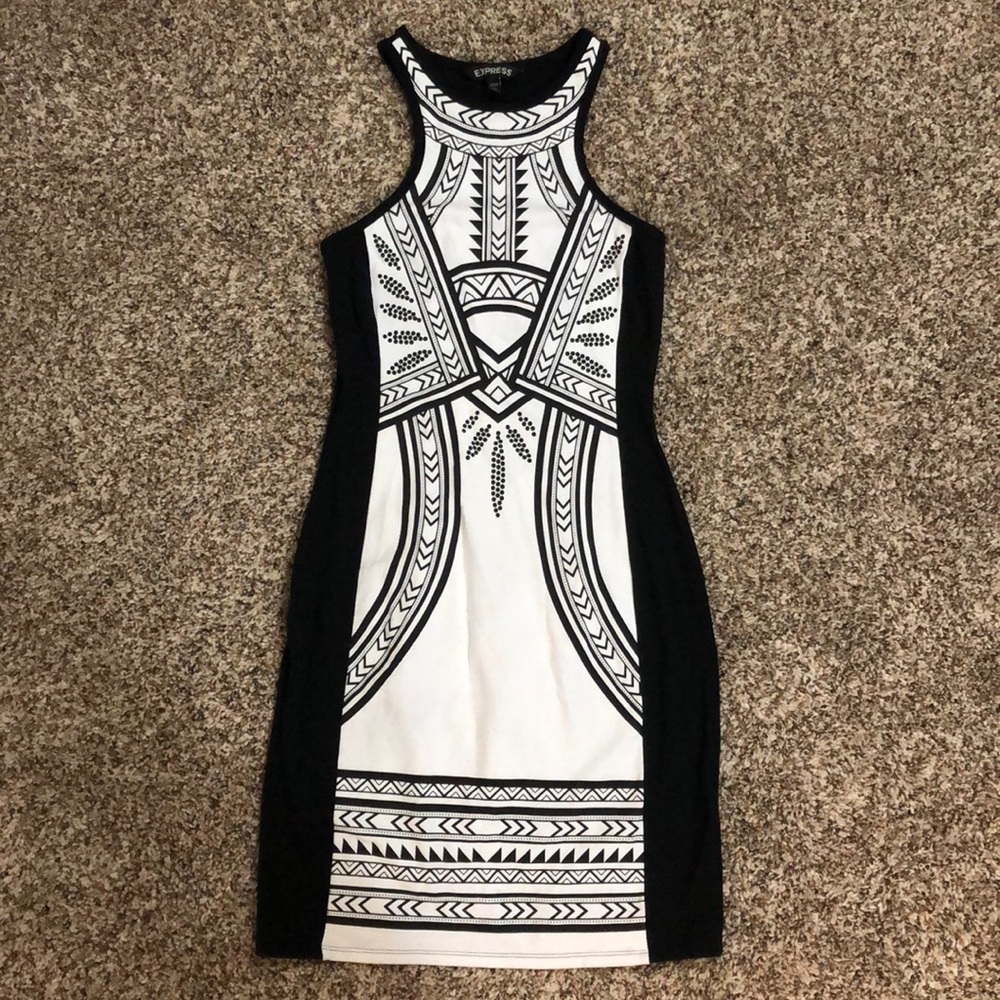 Back and white body Express body on dress